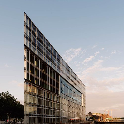 deichtor-office-building-in-the-port-of-hamburg-designed-by-hadi-teheran-architect-germany-deichtor_t20_vREOrG